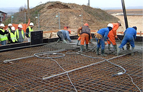 betonnagetraverse.JPG (77485 octets)